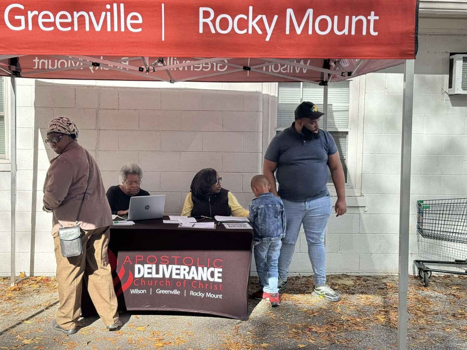 Community welcome table serving local families